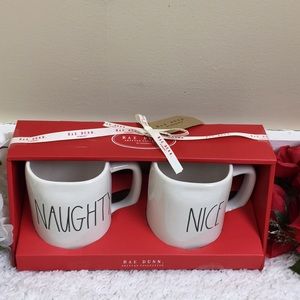 🆕Rae Dunn Holiday Naughty Nice Mug Set